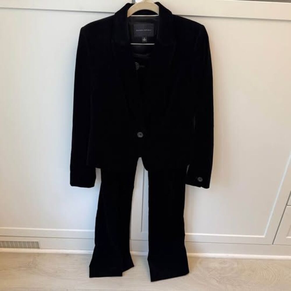 Banana Republic Black Velvet Pant Suit Size 6